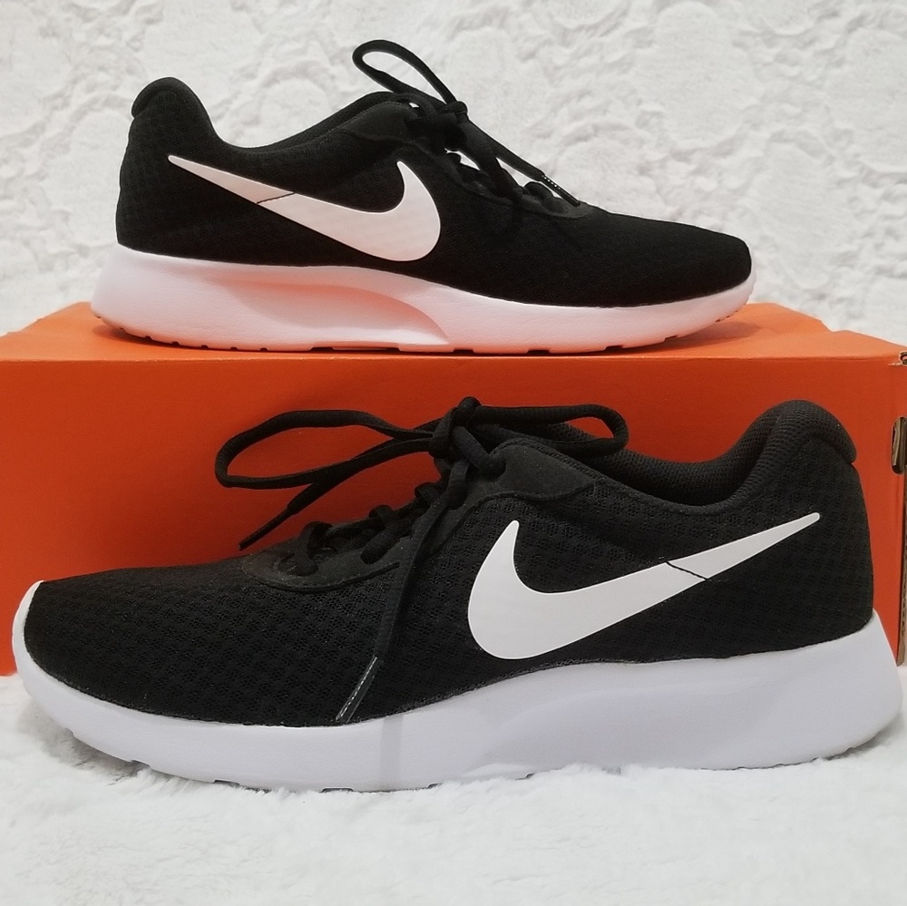 Nike Tanjun